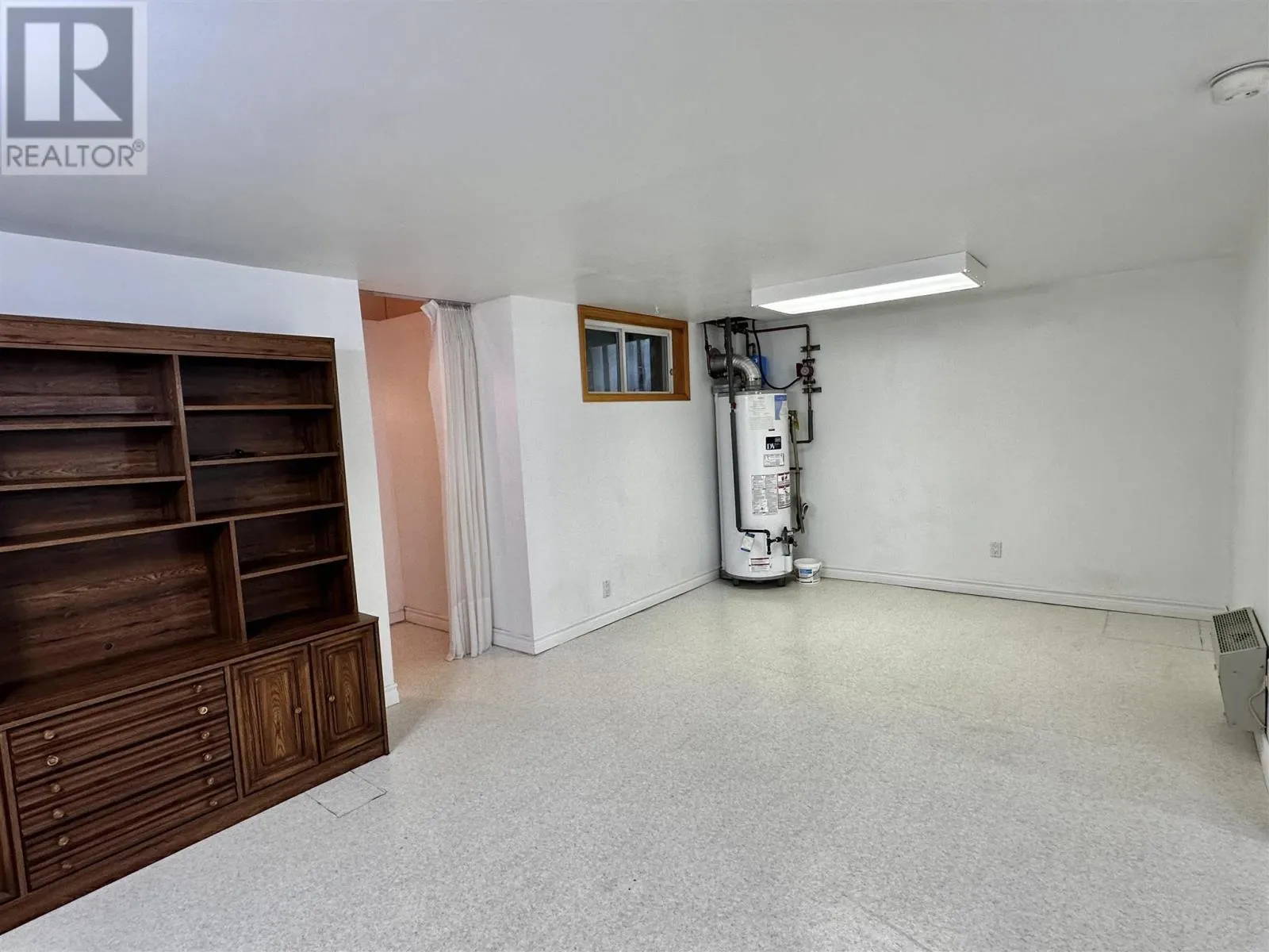 71 Lawrence AVE