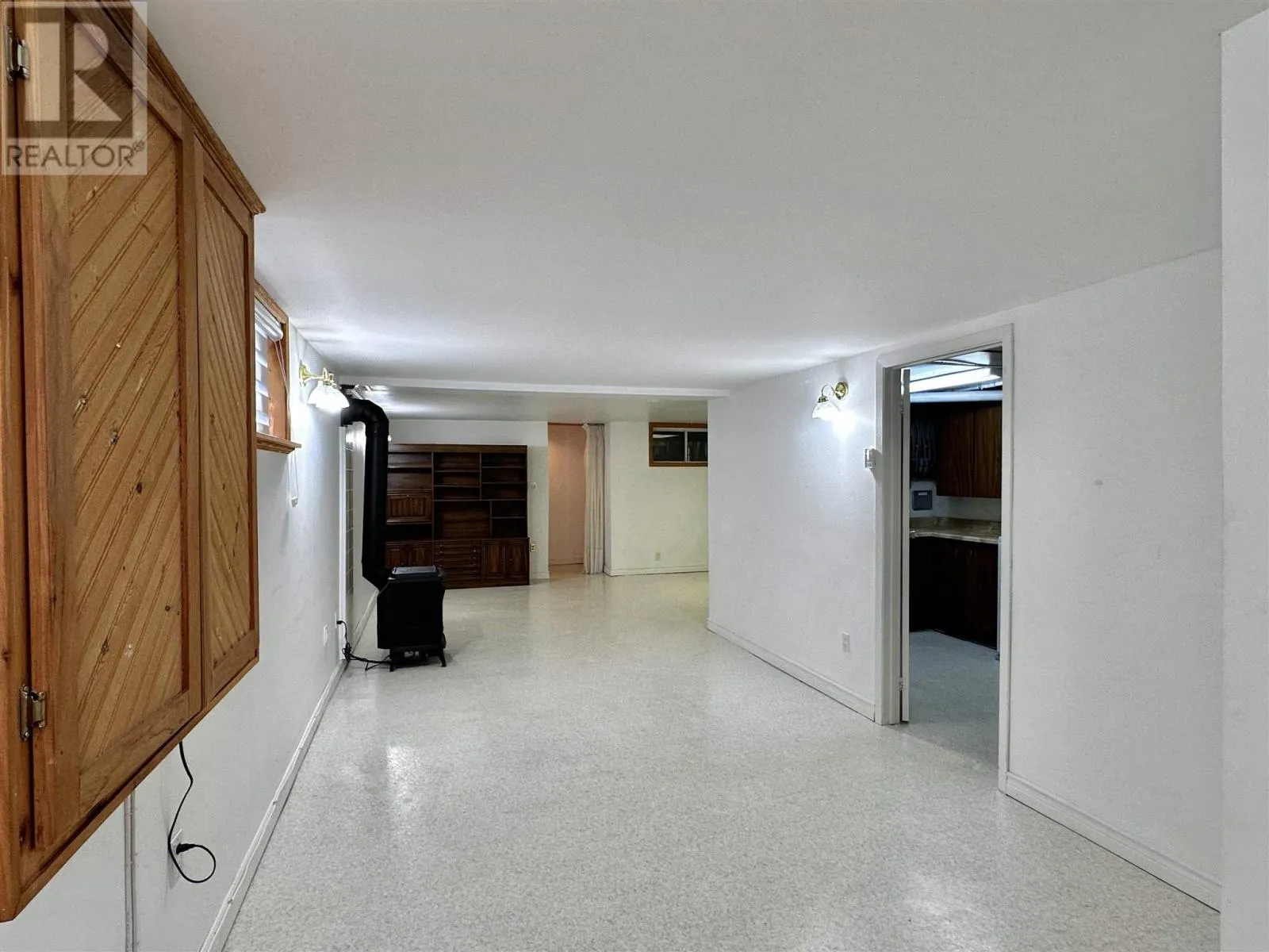 71 Lawrence AVE