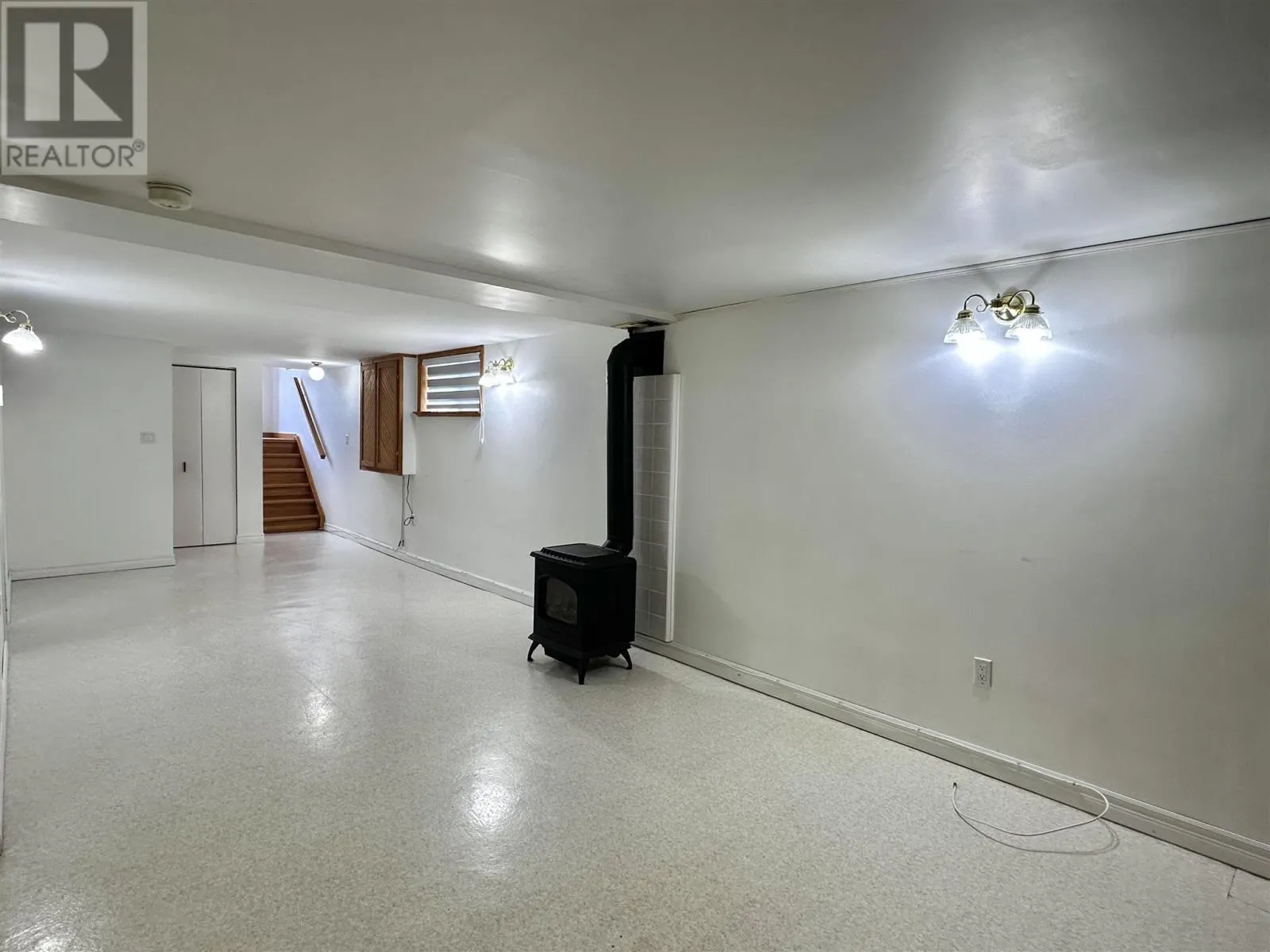 71 Lawrence AVE