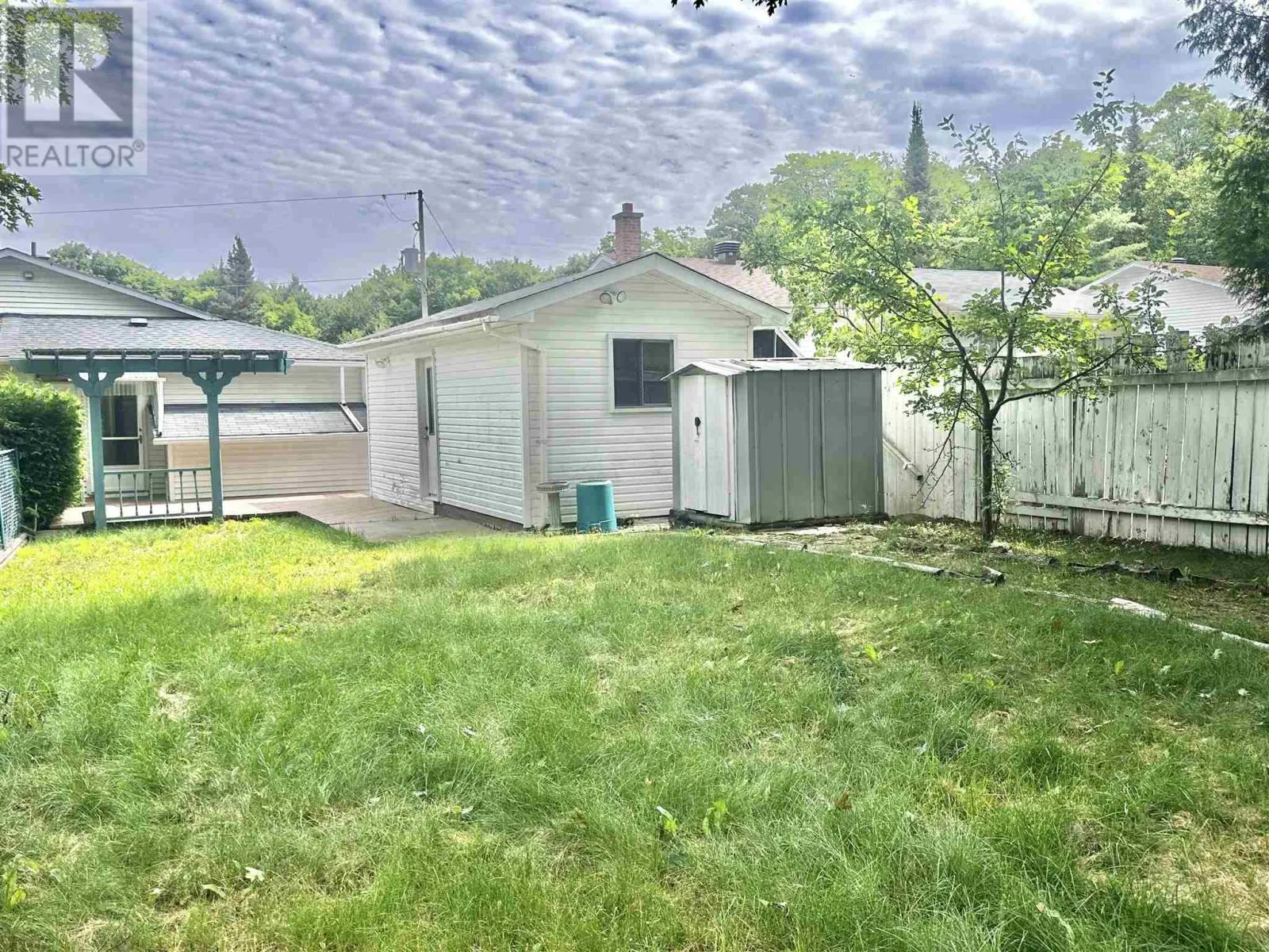 71 Lawrence AVE