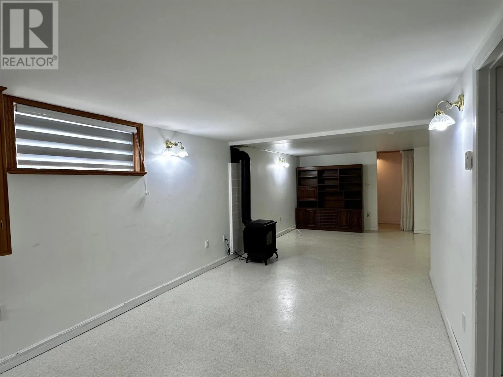 71 Lawrence AVE