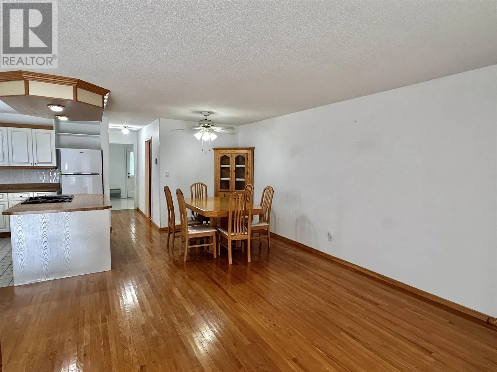 71 Lawrence AVE