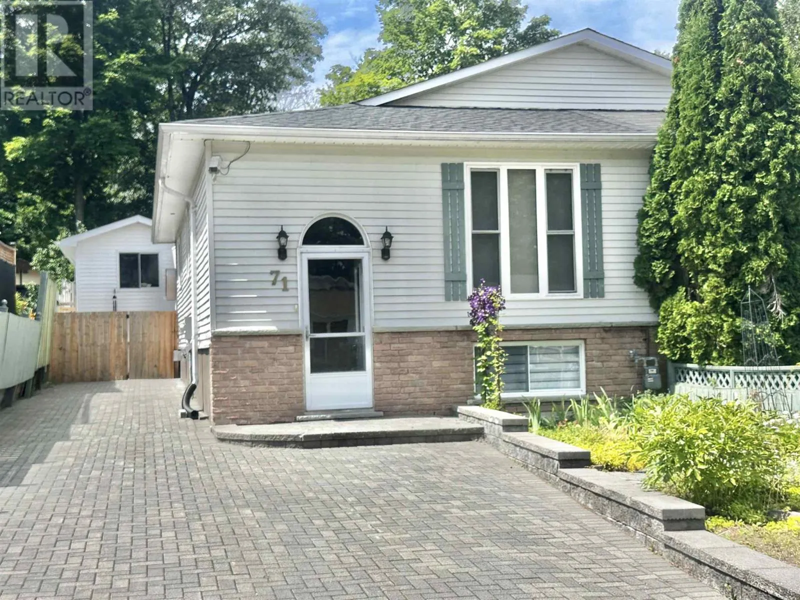 71 Lawrence AVE
