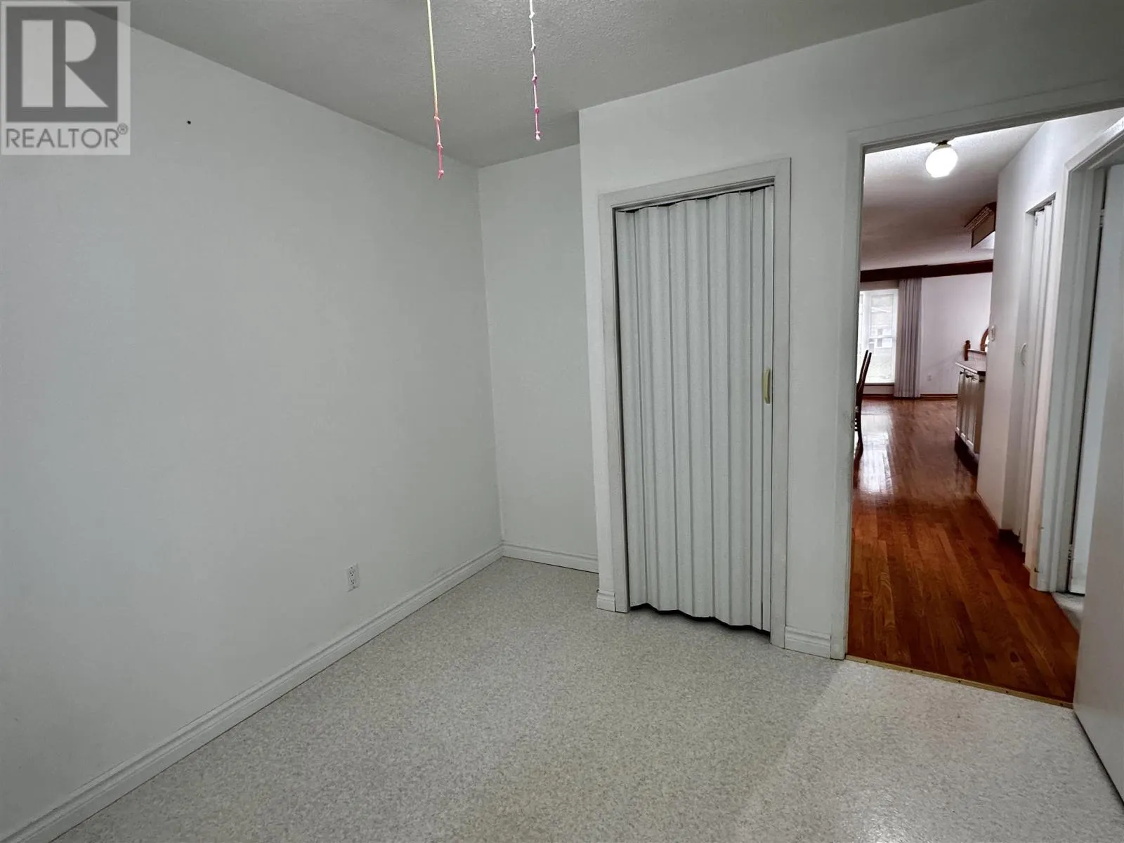 71 Lawrence AVE