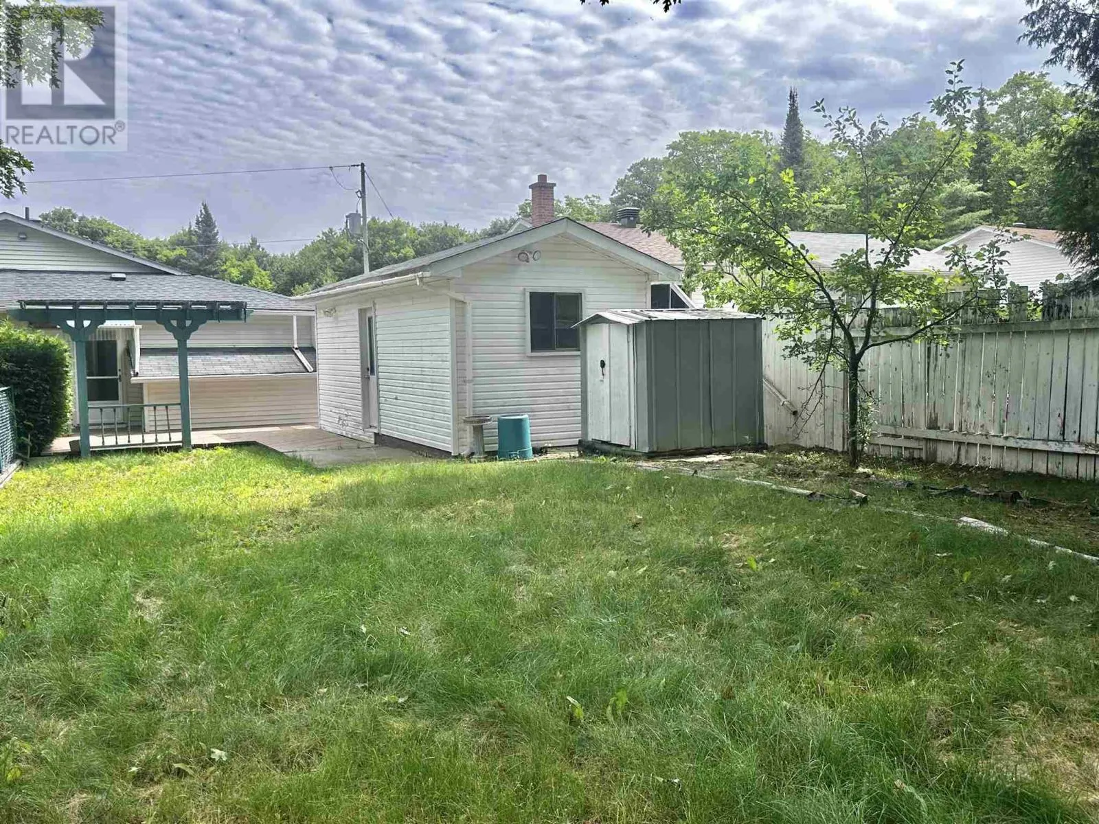 71 Lawrence AVE