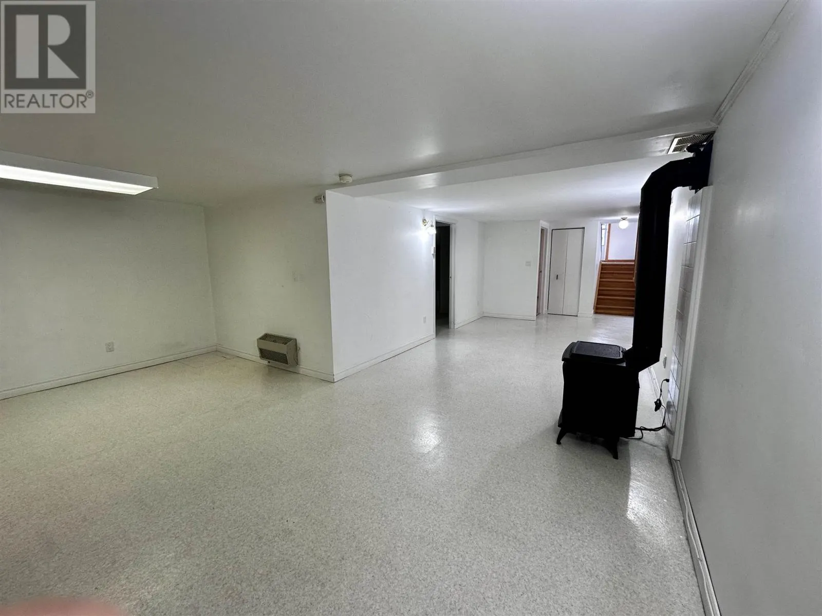 71 Lawrence AVE