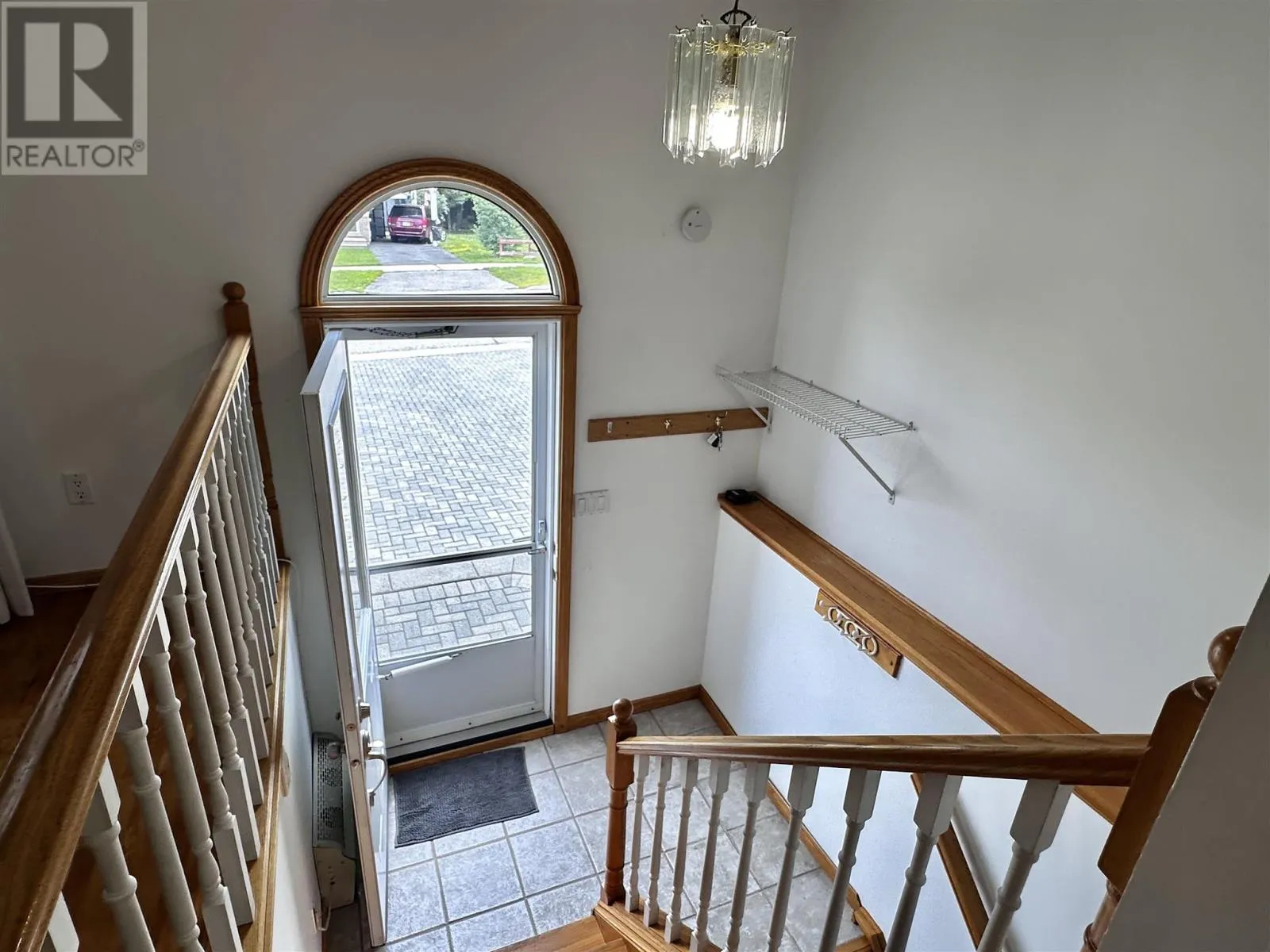71 Lawrence AVE