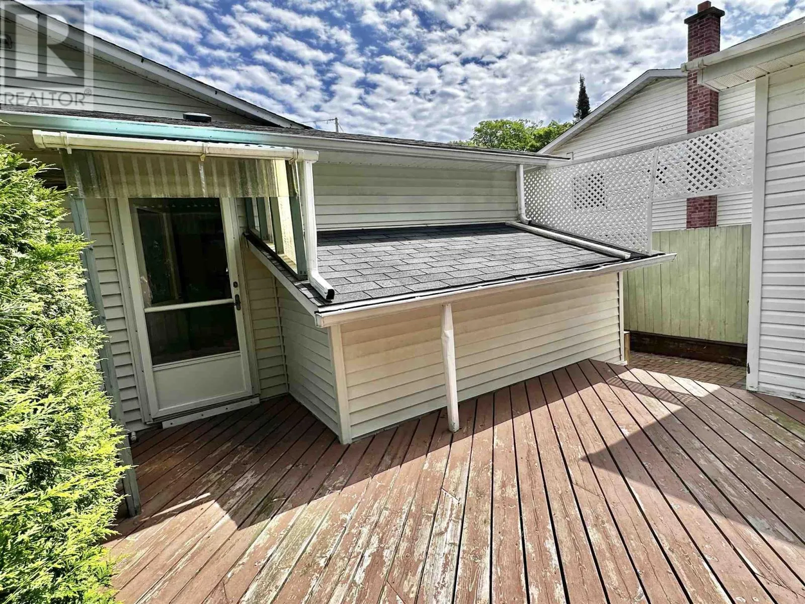71 Lawrence AVE
