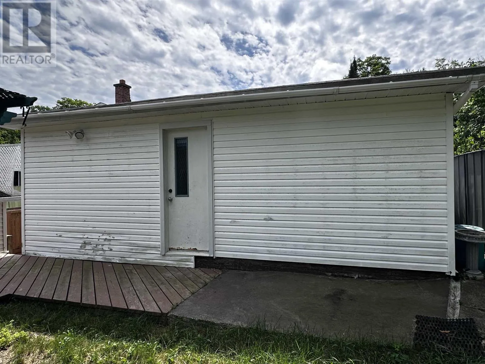 71 Lawrence AVE