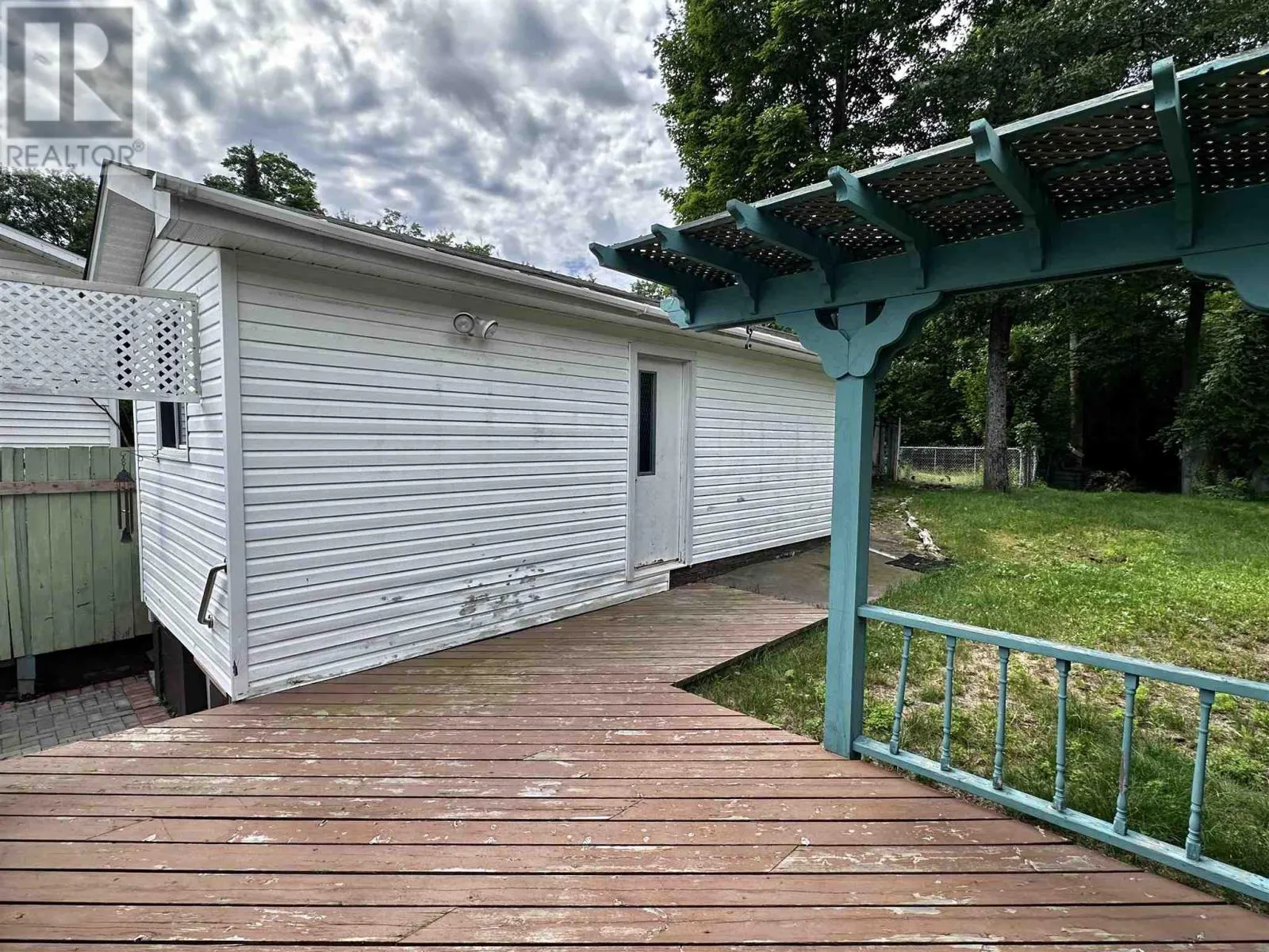 71 Lawrence AVE