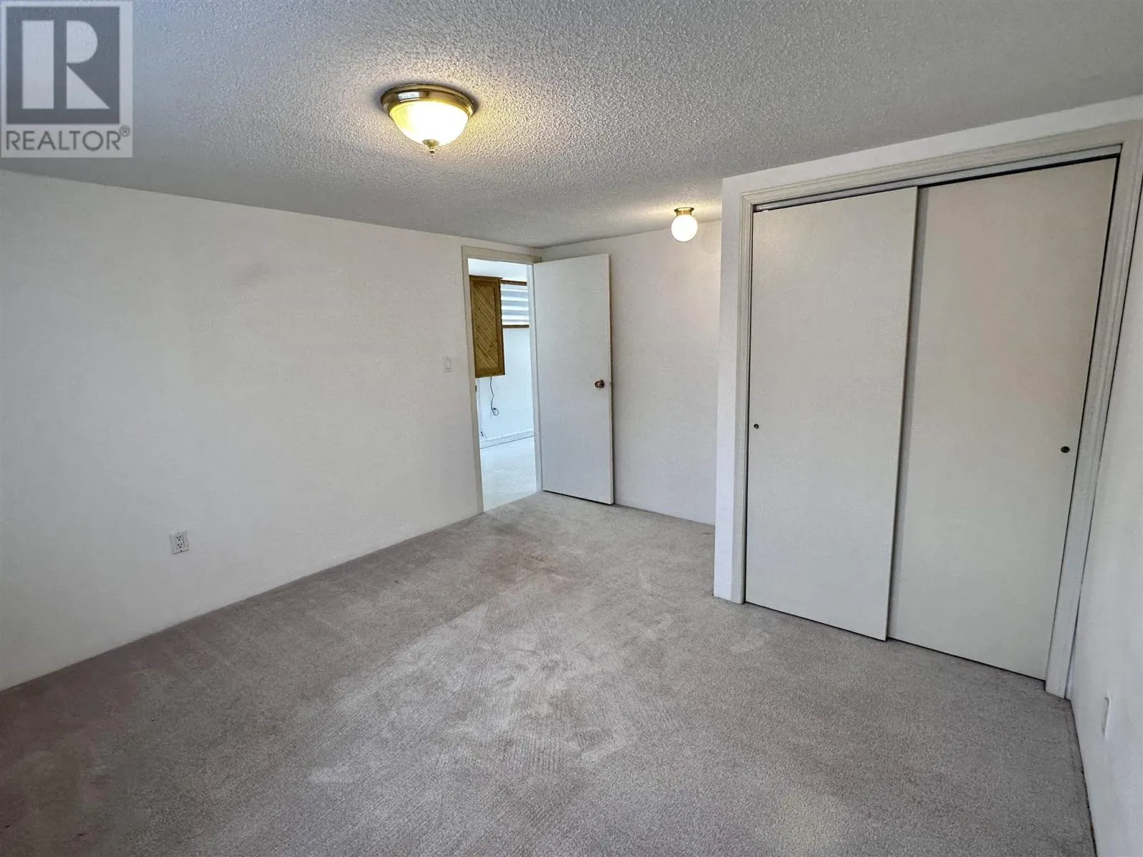71 Lawrence AVE