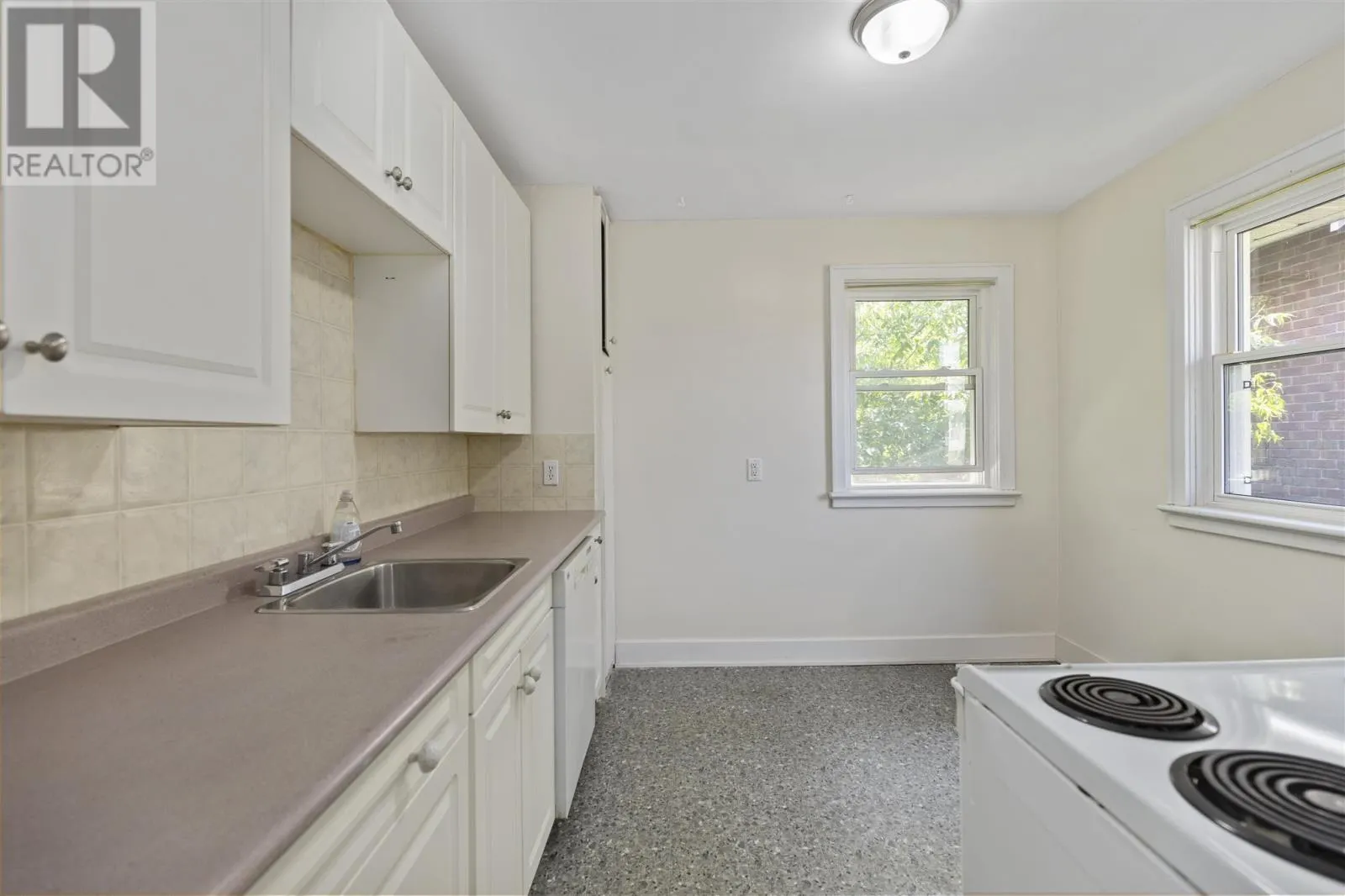 731 -733 Wellington ST E