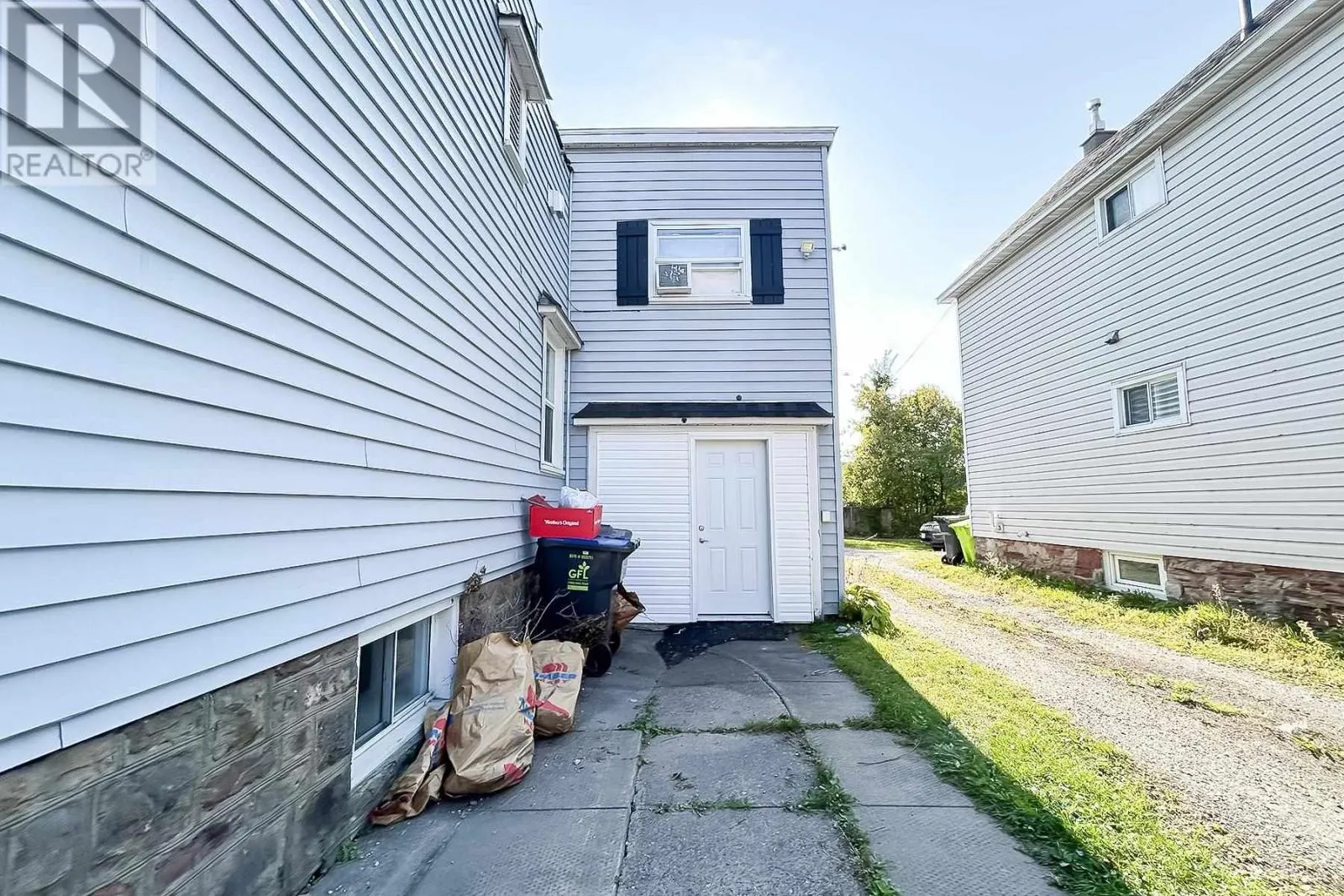 449 Wellington ST