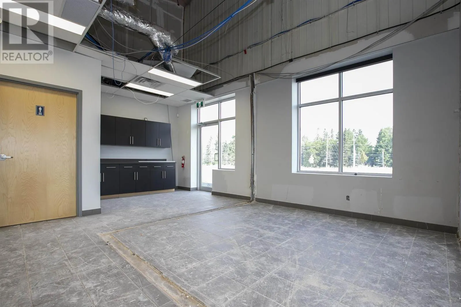 605 Third LIN E