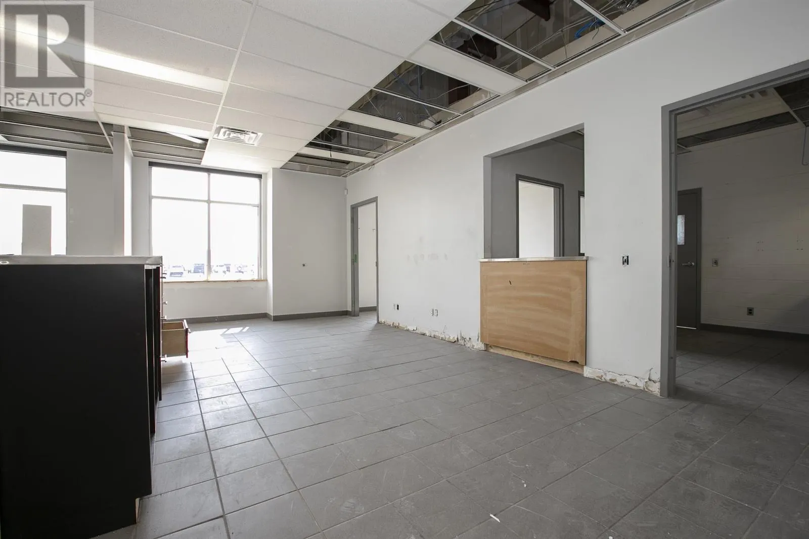 605 Third LIN E