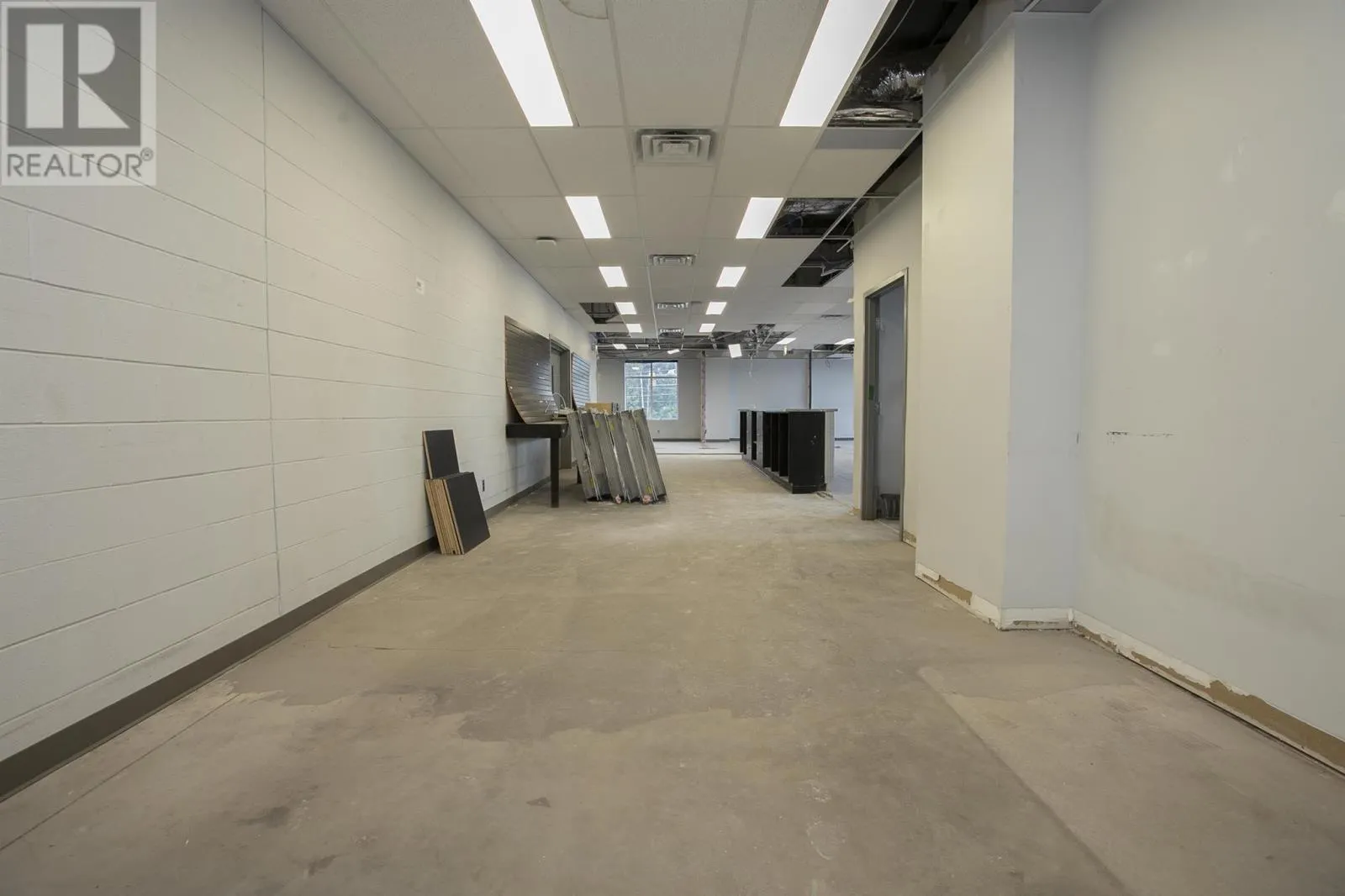 605 Third LIN E