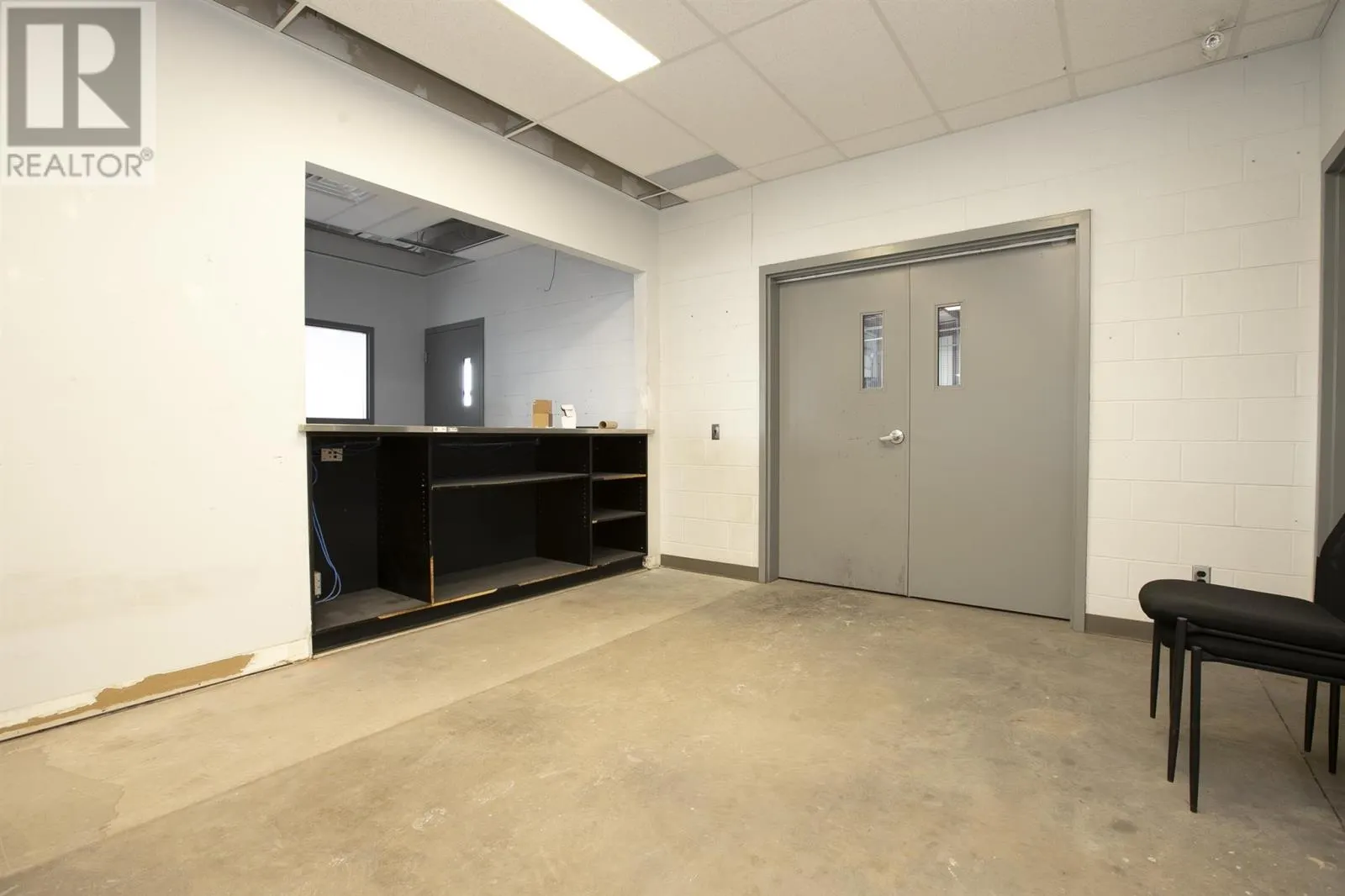 605 Third LIN E