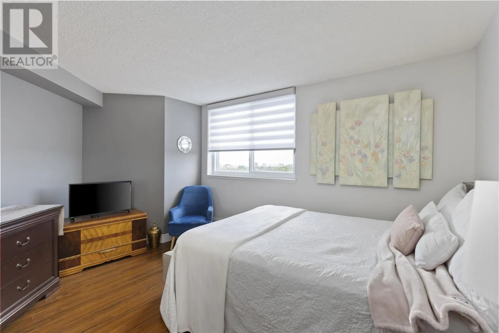 1139 Queen ST E # 902