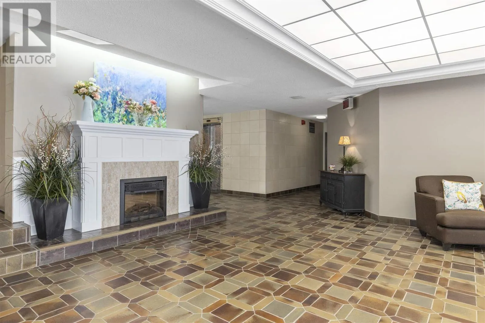 1139 Queen ST E # 902