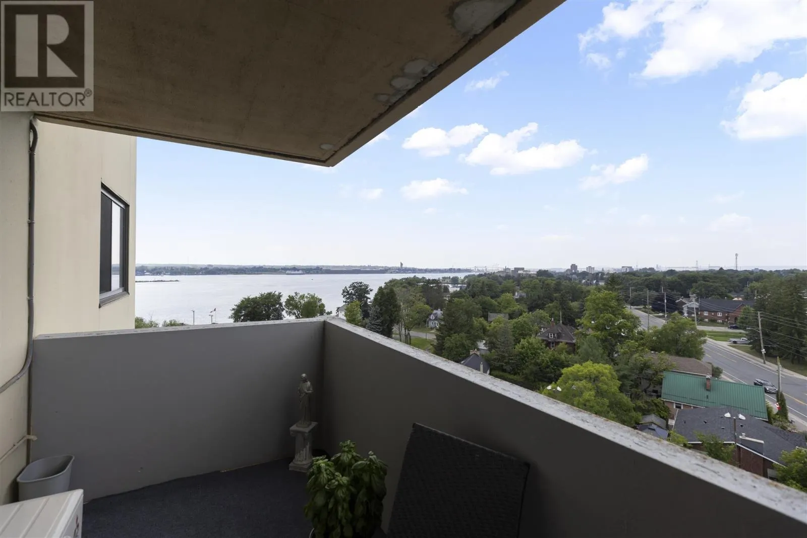 1139 Queen ST E # 902