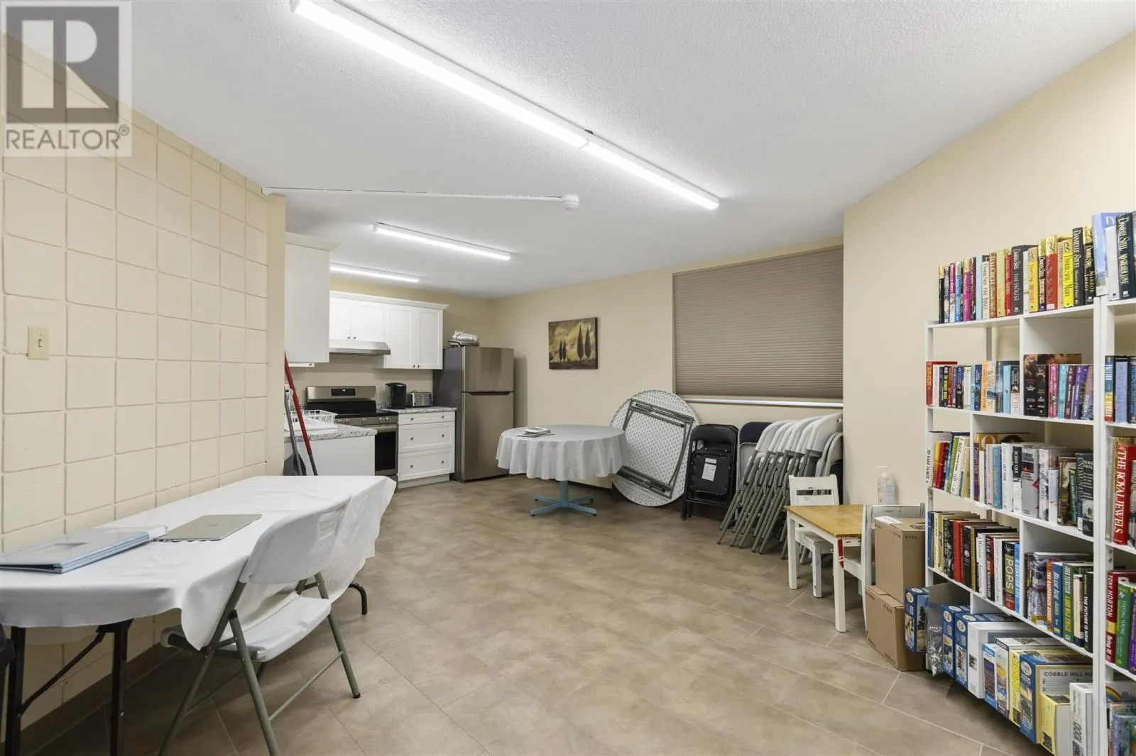 1139 Queen ST E # 902