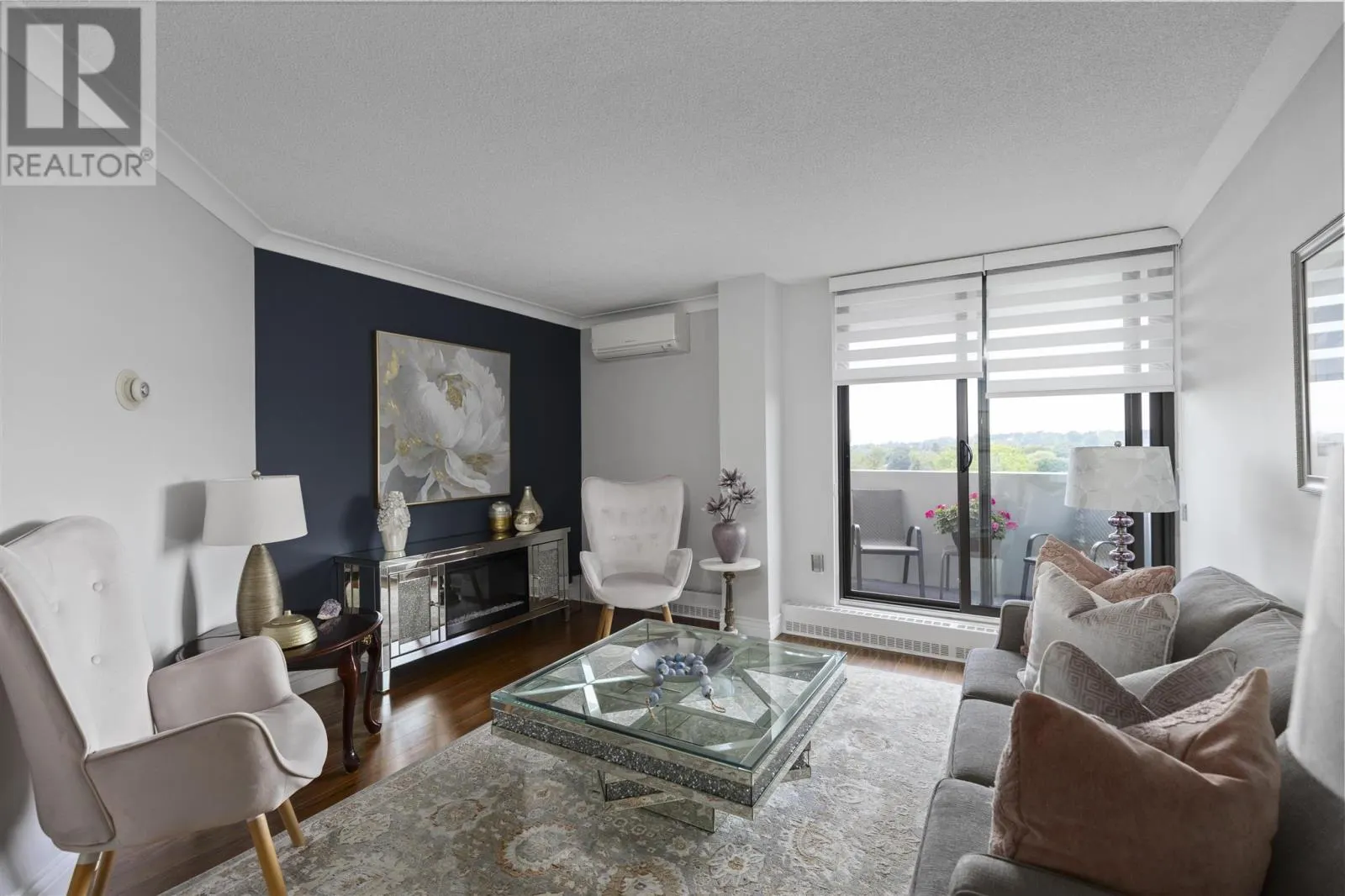 1139 Queen ST E # 902
