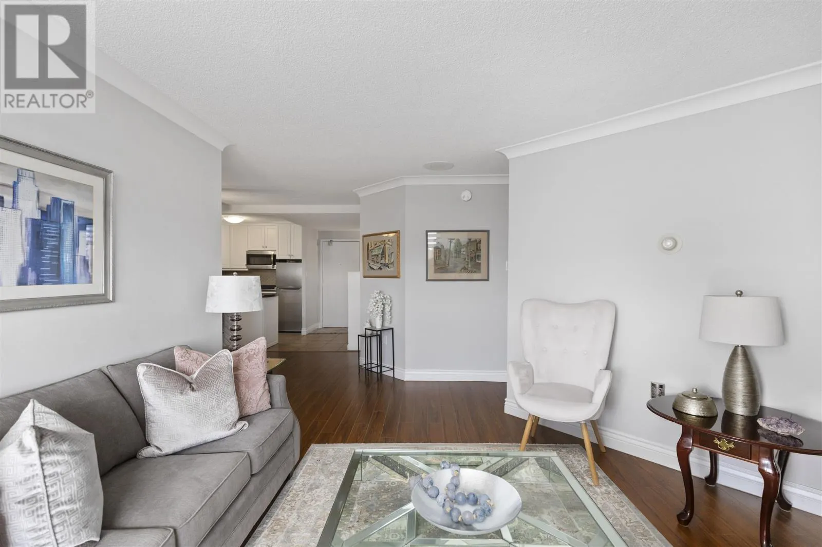 1139 Queen ST E # 902
