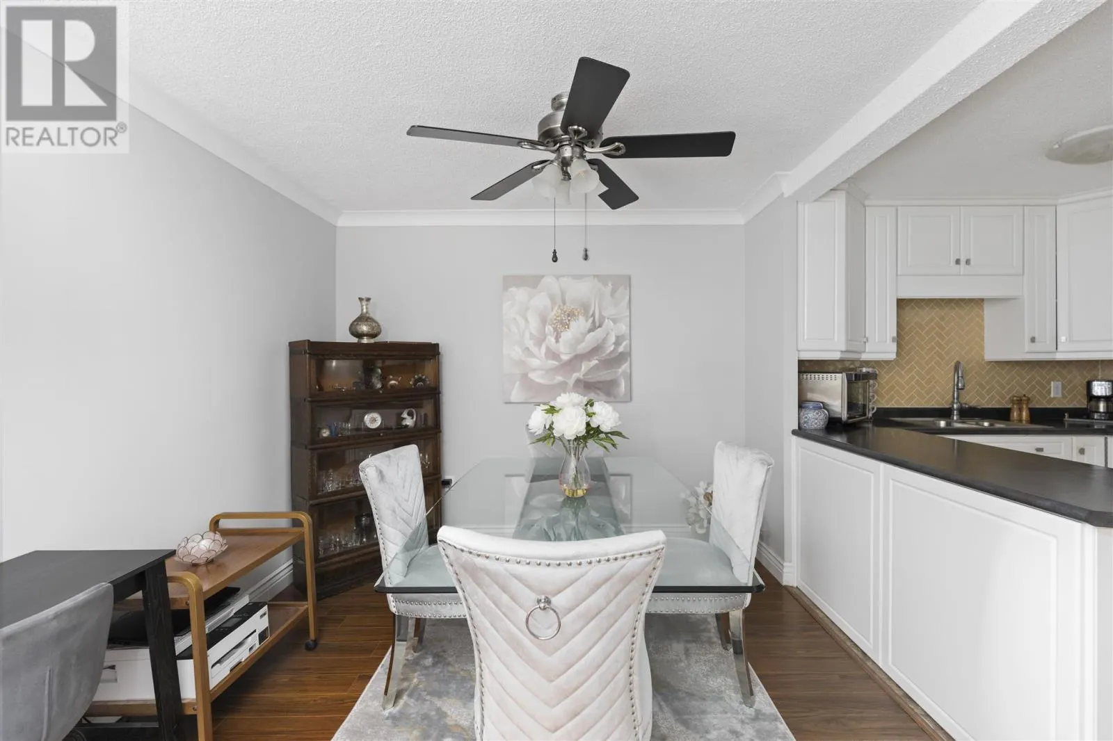 1139 Queen ST E # 902