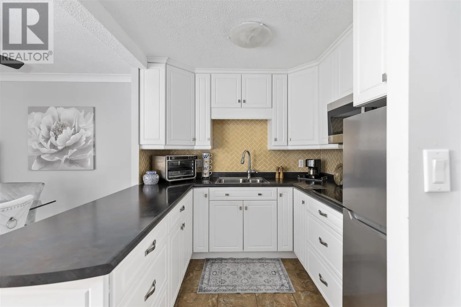 1139 Queen ST E # 902