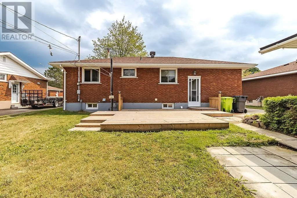 144 Chambers AVE