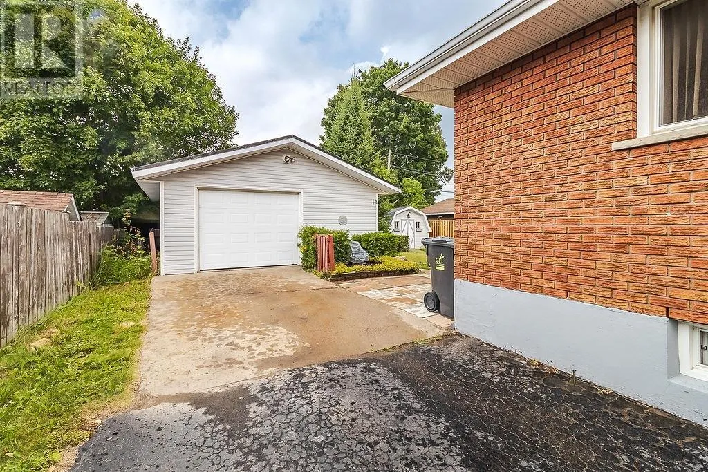 144 Chambers AVE