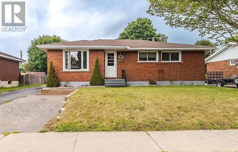 144 Chambers AVE