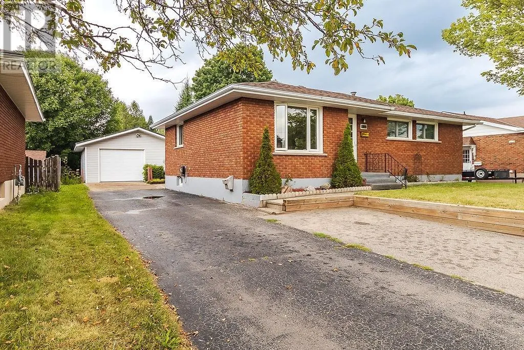 144 Chambers AVE