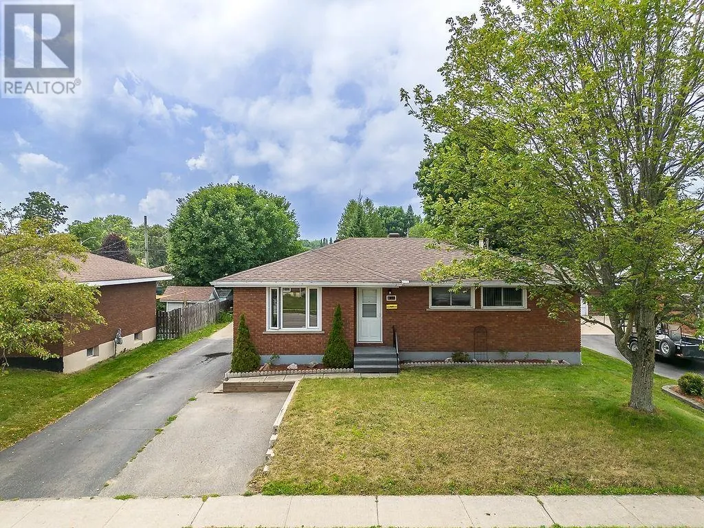 144 Chambers AVE
