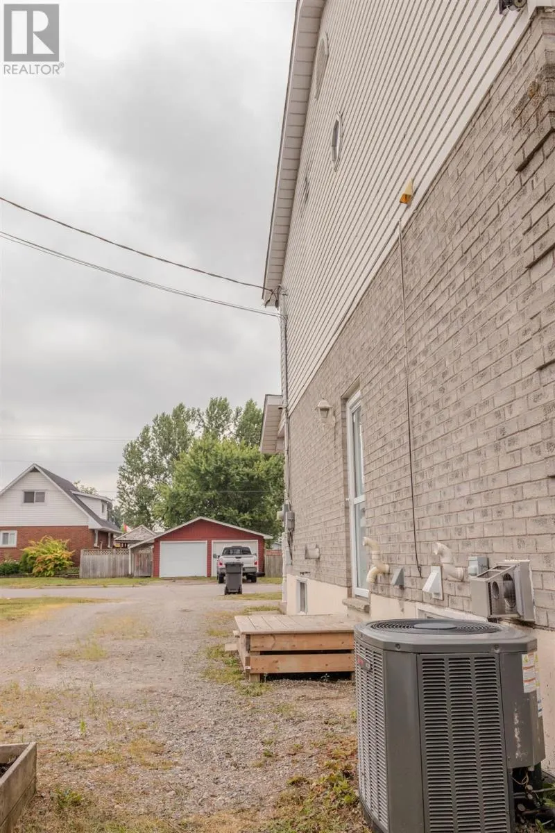 300 Rossmore RD