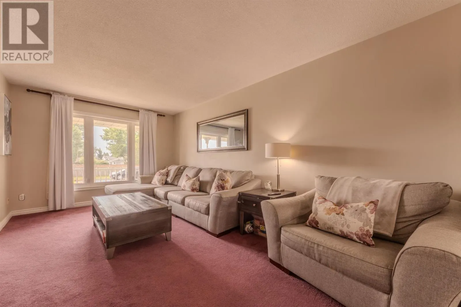 300 Rossmore RD