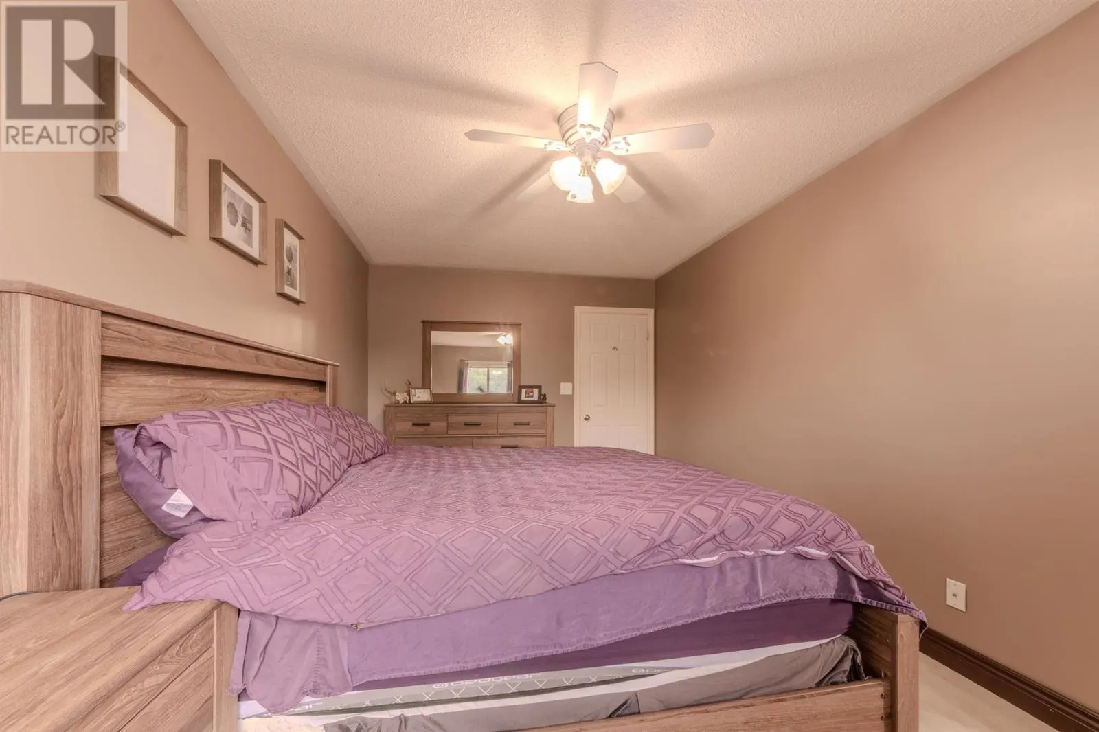 300 Rossmore RD