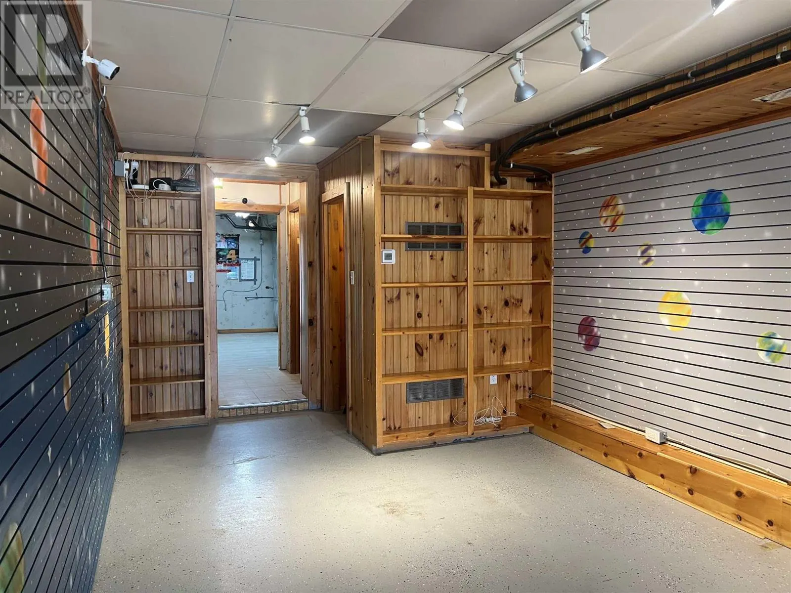 160 Main ST