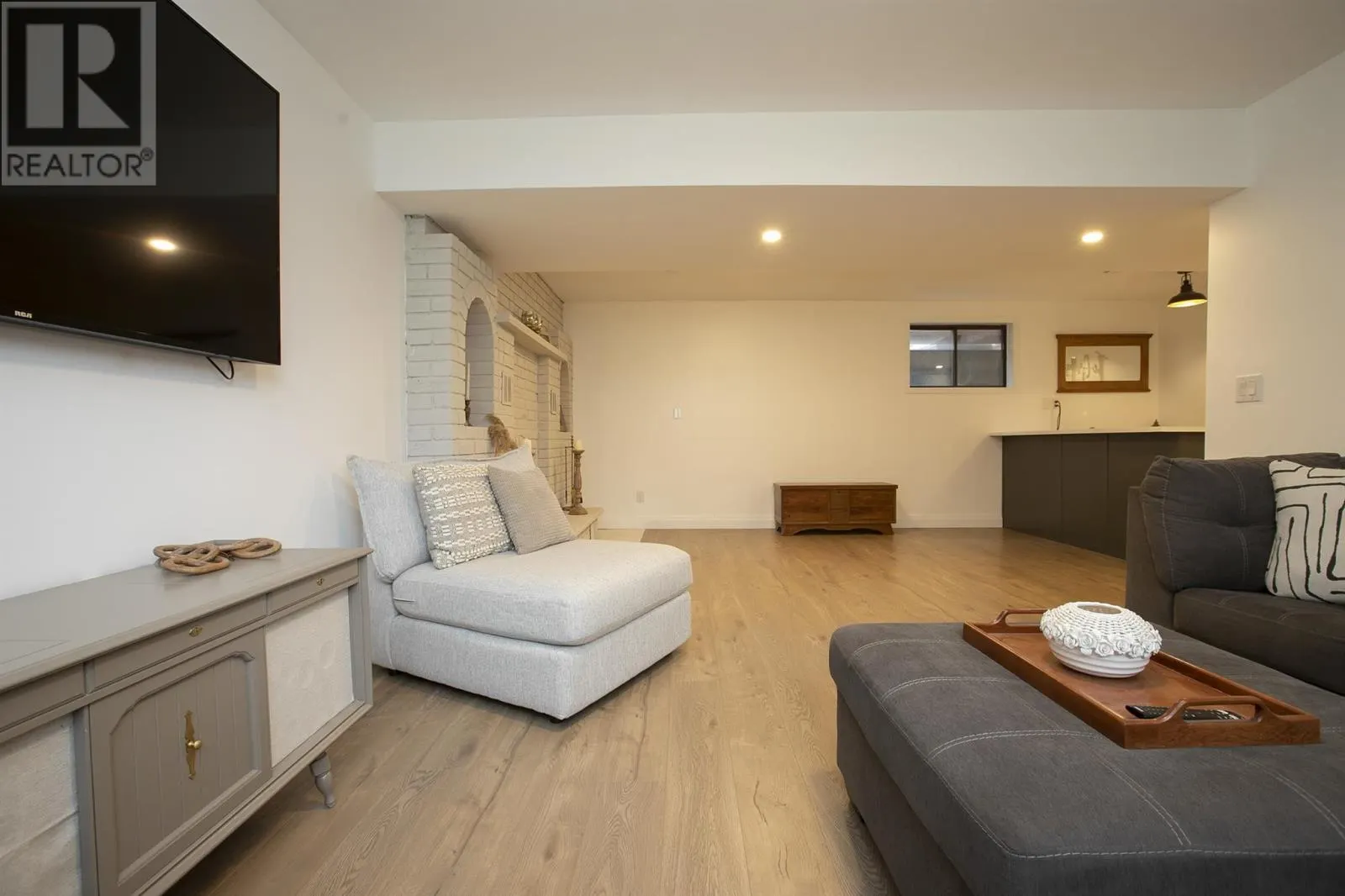61 Bristol PL