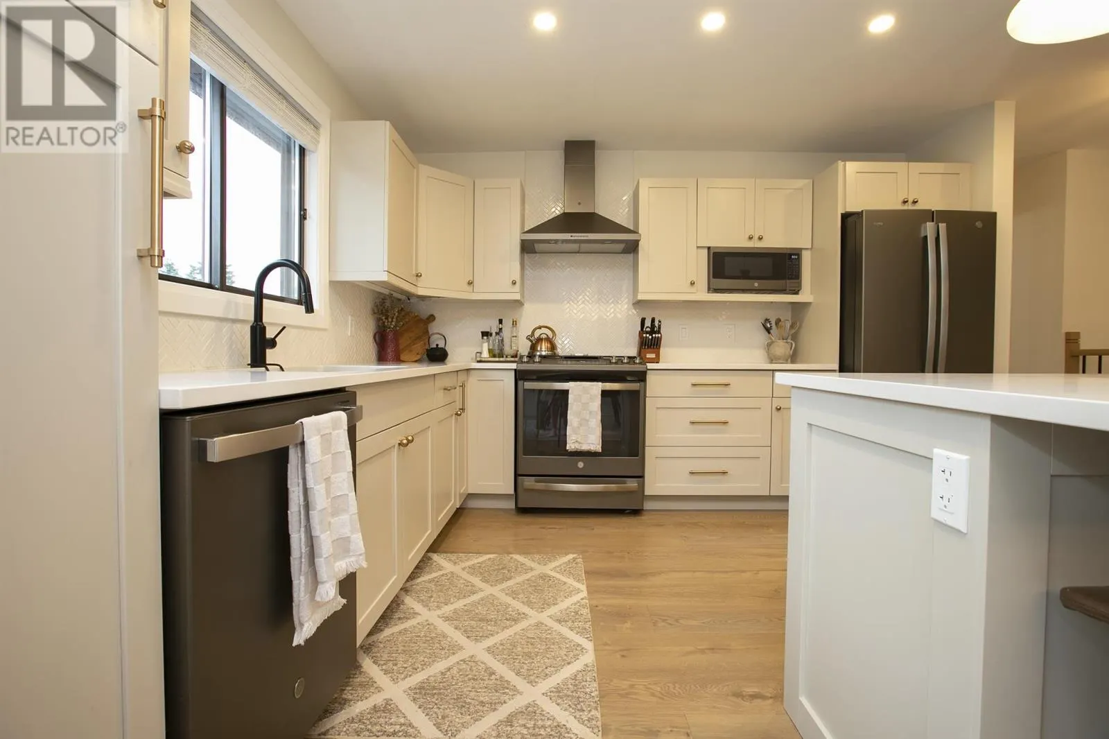 61 Bristol PL