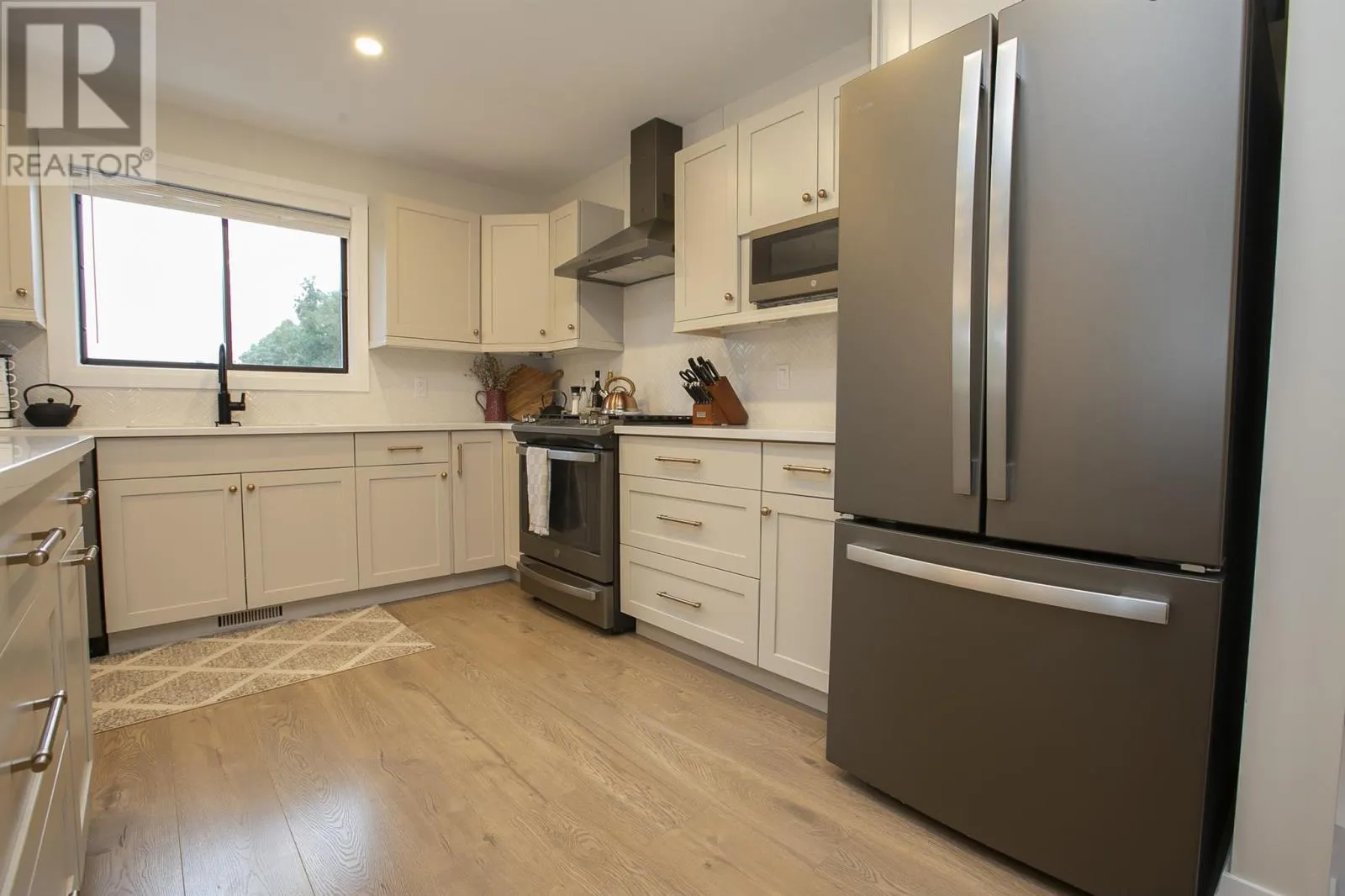 61 Bristol PL