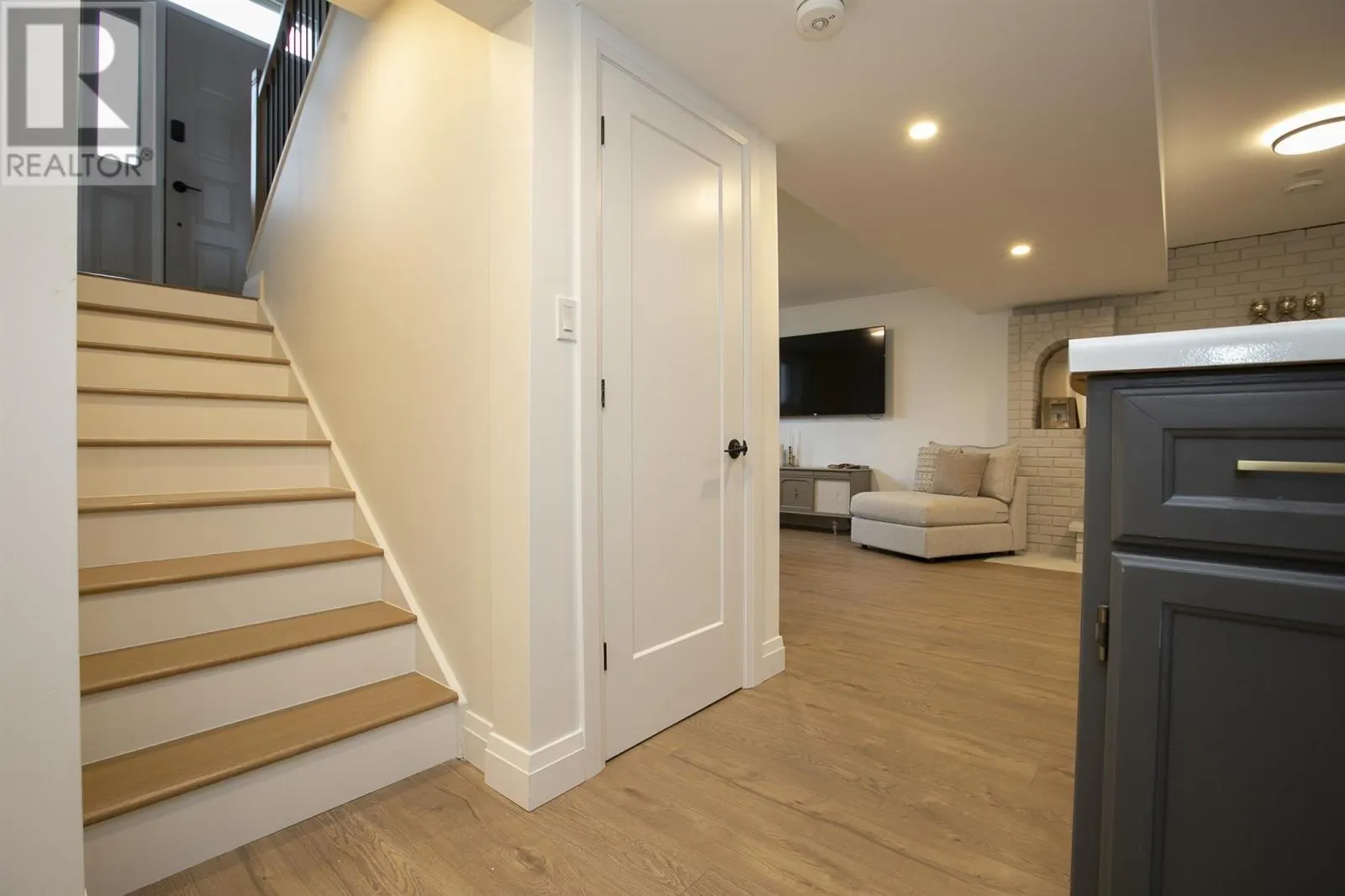 61 Bristol PL