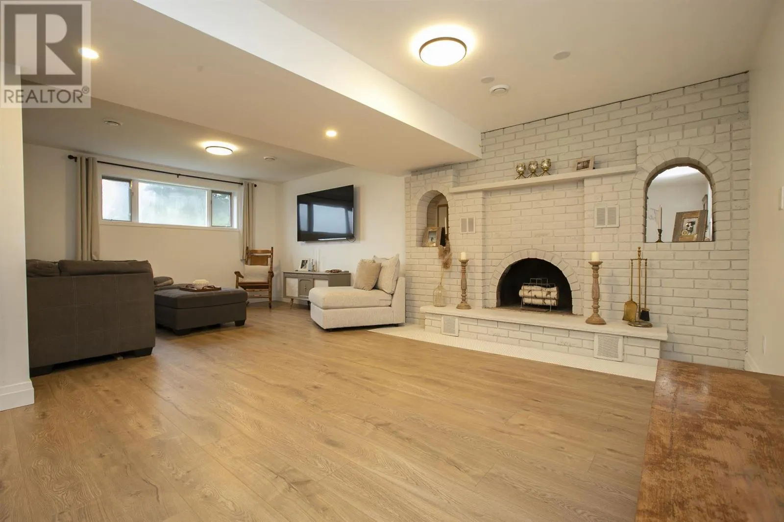 61 Bristol PL