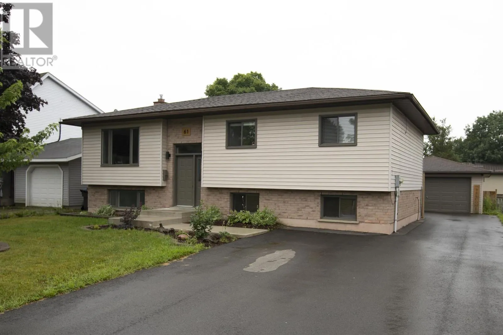 61 Bristol PL