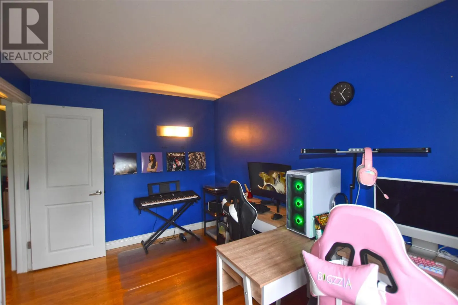 123 Palace DR