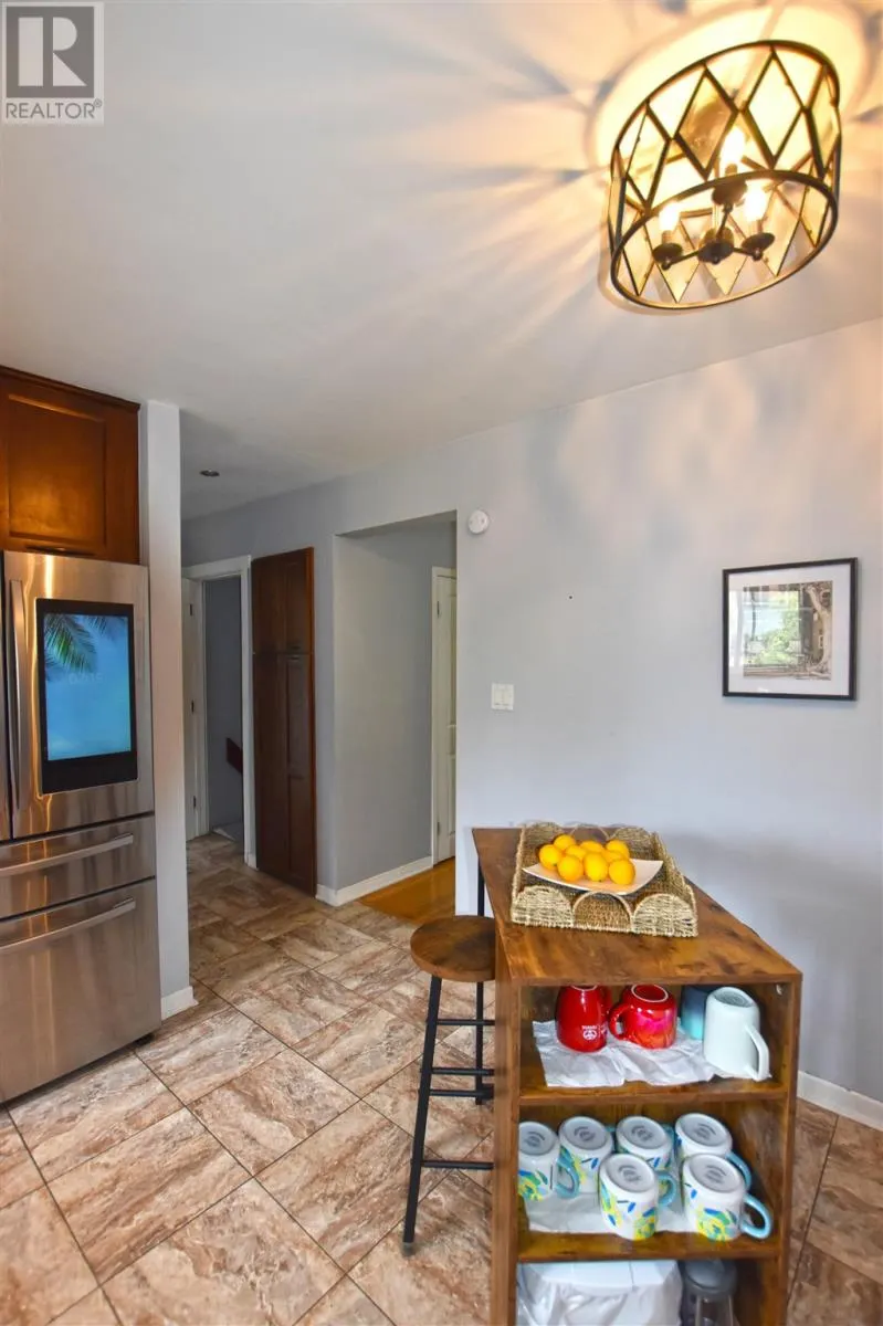 123 Palace DR