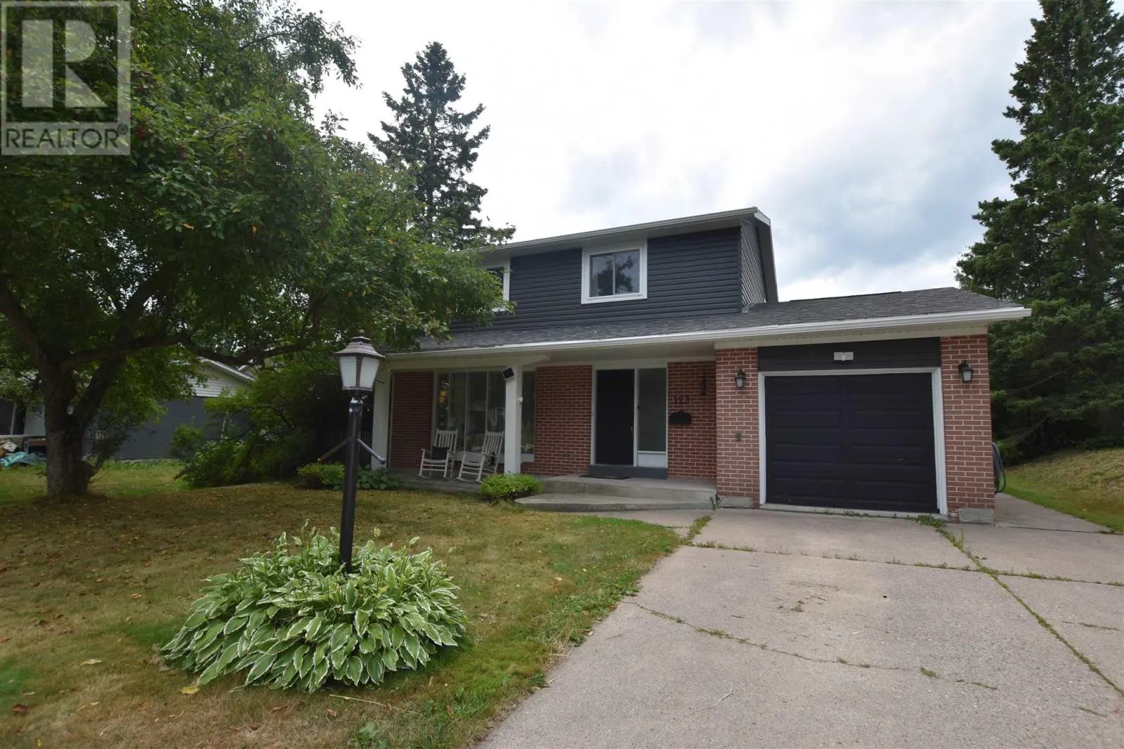 123 Palace DR