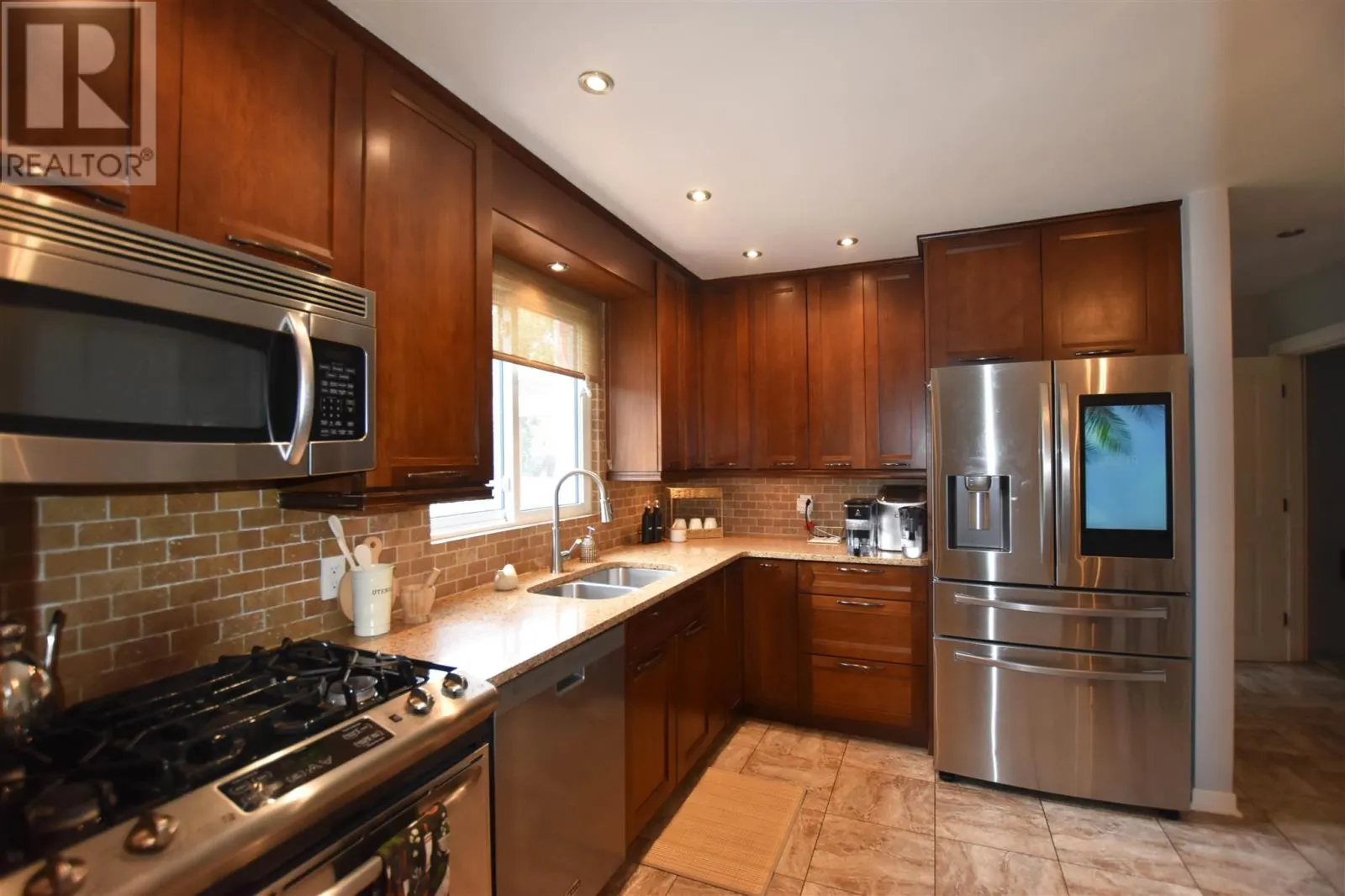 123 Palace DR