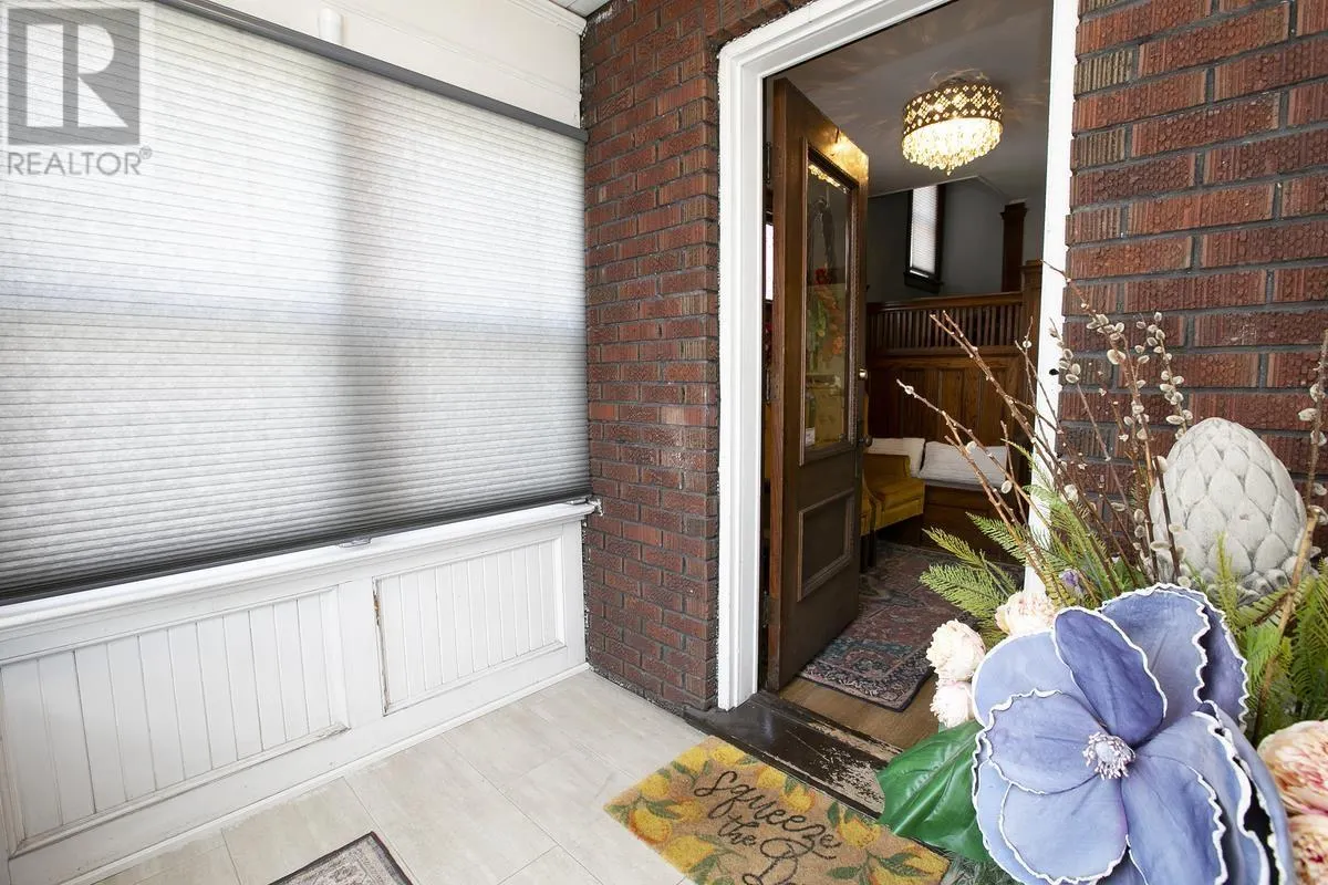 446 Albert ST