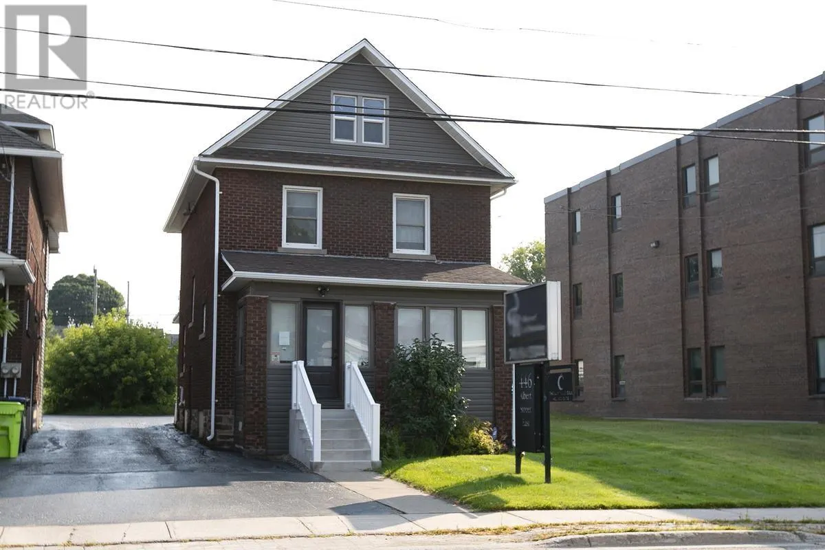 446 Albert ST